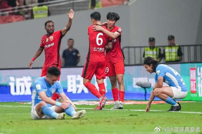 来真的？德甲名门追求中国男足新星，转会费超300万，不是王钰栋|门兴|上海海港|门兴格拉德巴赫|李新翔|港队_新浪体育_新浪新闻