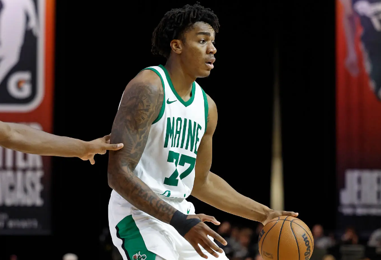 凯尔特人内线新秀在攻防两端都颇有特点，但他还是很难得到机会？